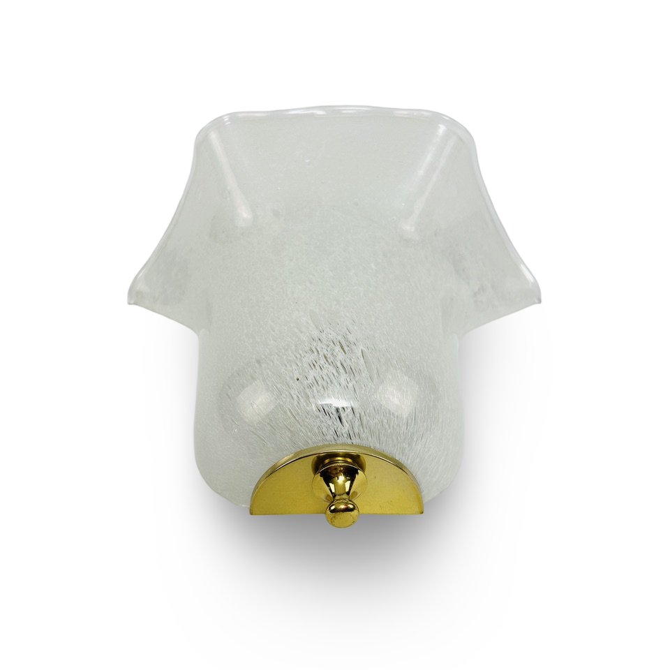Murano Glas Wandleuchte 70er Jahre mit Messingelement und warmem Licht
