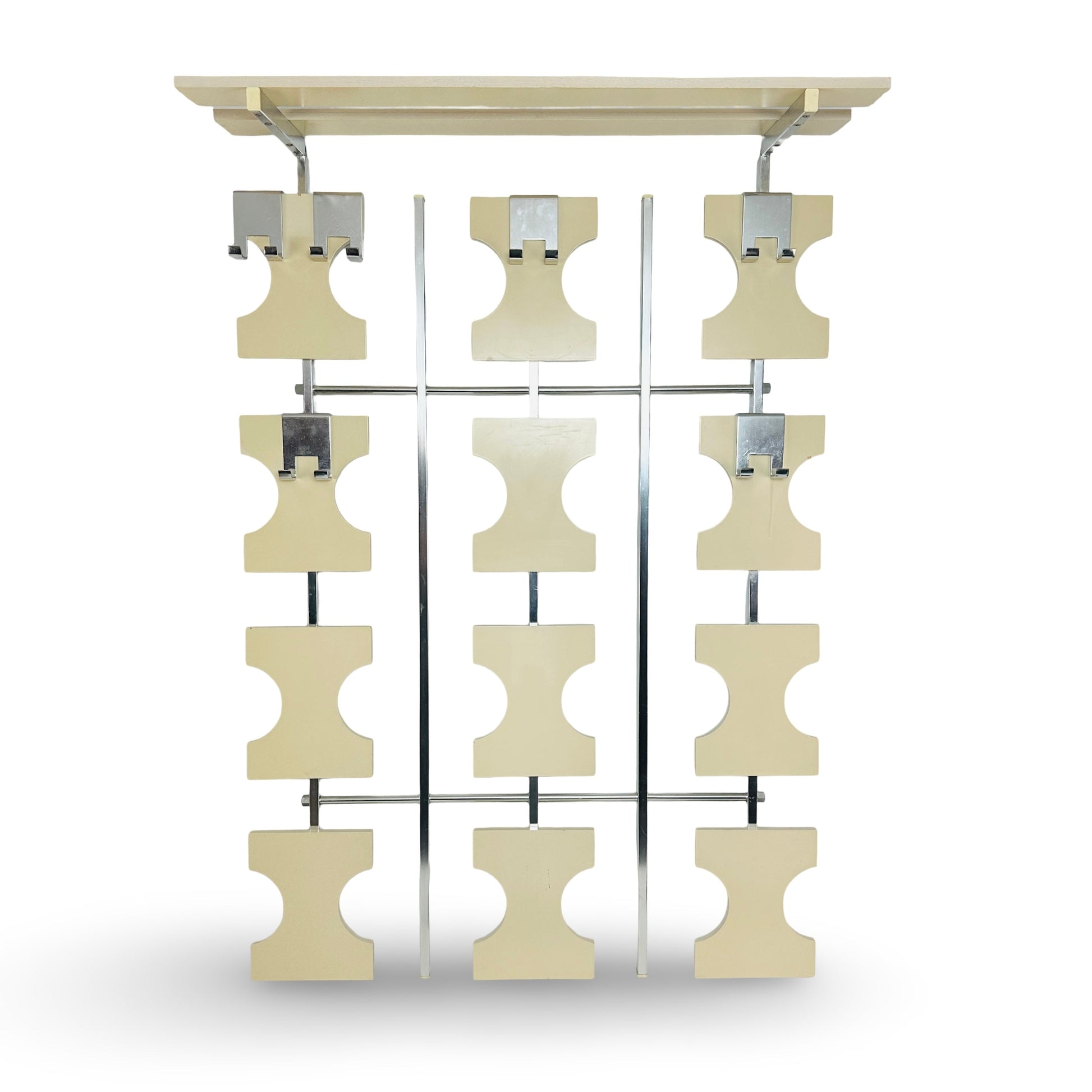 70er Space Age Wandgarderobe aus Aluminium mit Hutablage in gutem Zustand