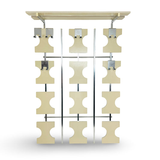 70er Space Age Wandgarderobe aus Aluminium mit Hutablage in gutem Zustand