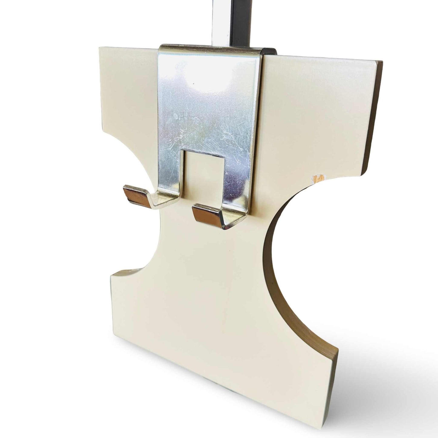 70er Space Age Wandgarderobe mit Hutablage aus Aluminium, guter Zustand, leichte Nutzungsspuren