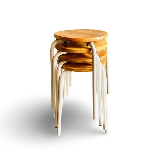 Vintage Hocker aus den 1980er Jahren mit weiß lackiertem Metallgestell und honigfarbenem Holzsitz