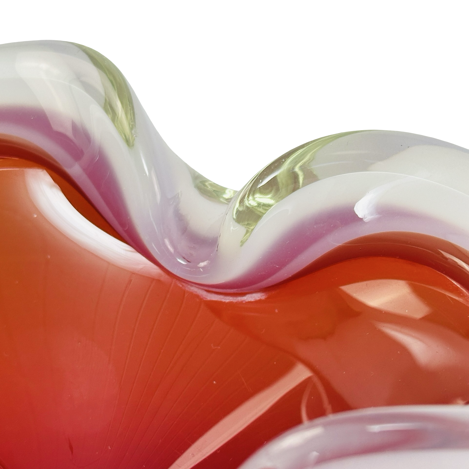 Dreieckige Murano Glas Schale in rot-opal mit Sommerso-Geode-Design aus den 1960er Jahren
