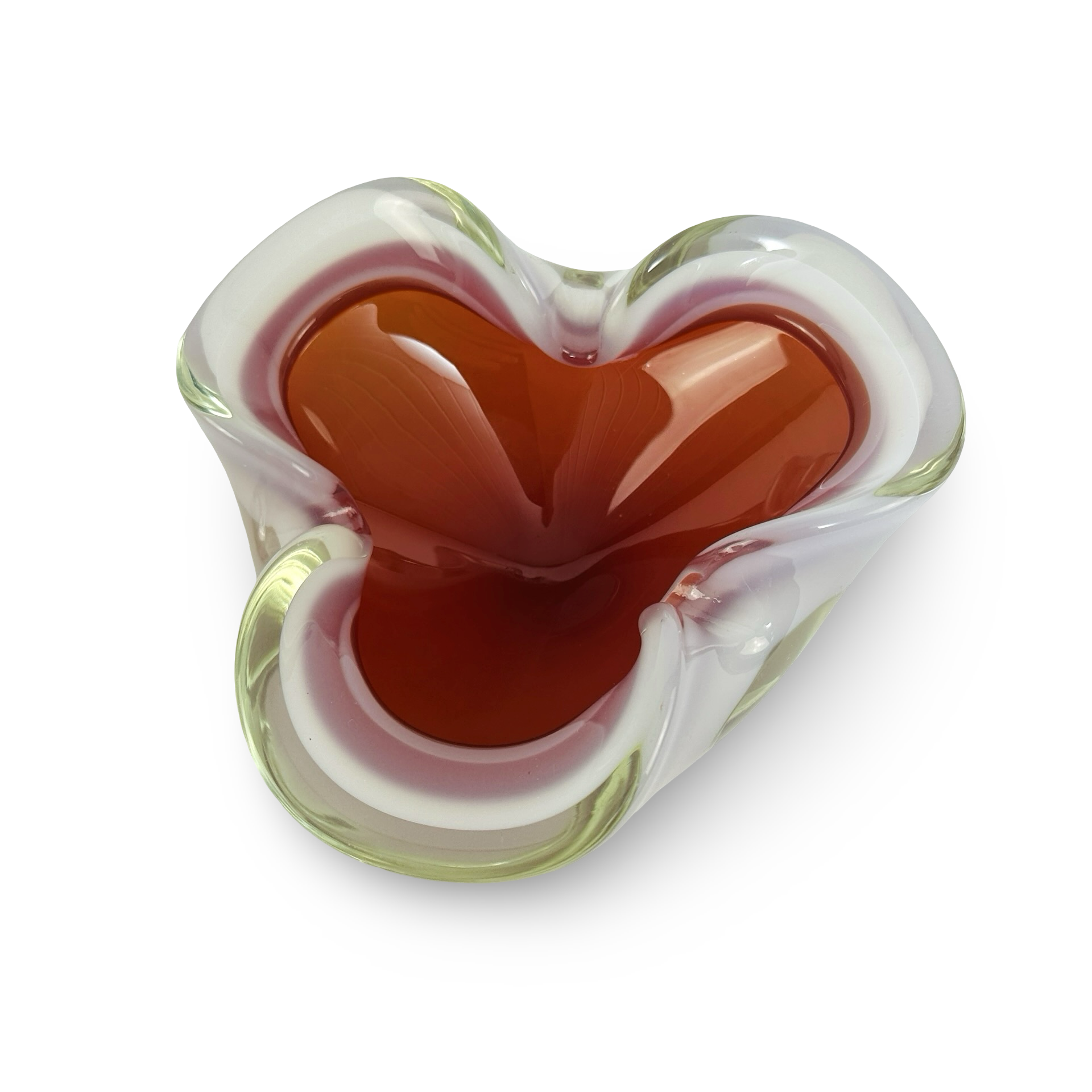 Murano Glas Schale rot-opal Geode-Form aus den 1960er Jahren mit leuchtendem rot-orangem Kern und milchig-opalem Mantel