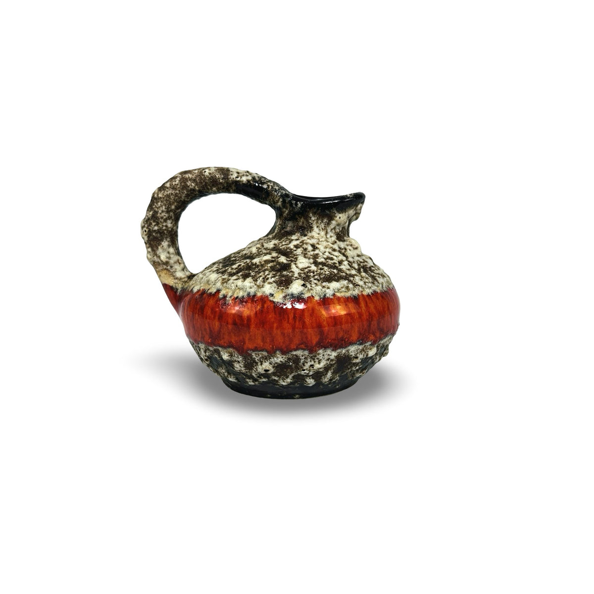 Vase à anse vintage Jopeko, glaçure cratère fat lava beige-brun et bande rouge, vue latérale avec anse, détouré