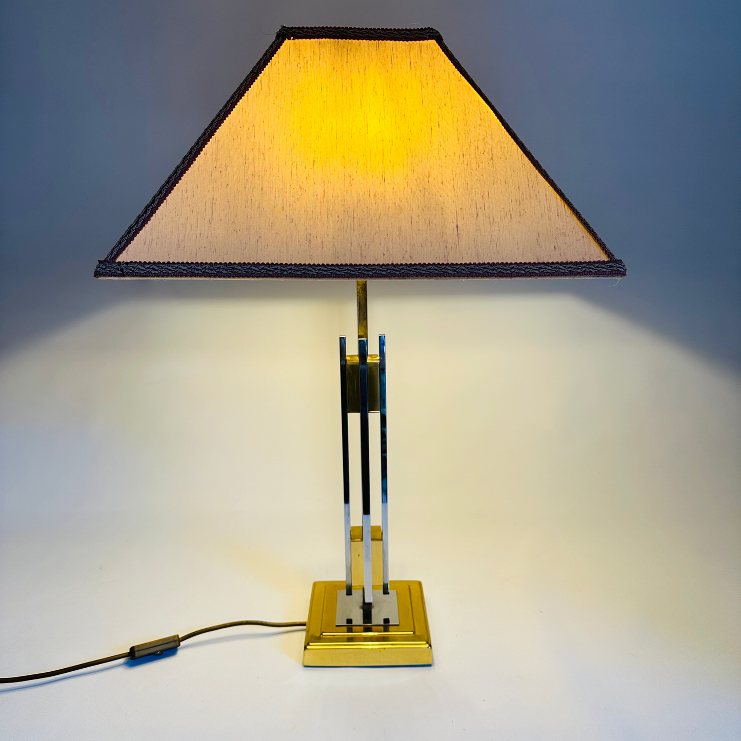 Belgo Chrom Hollywood Regency Tischleuchte aus Messing und Chrom in gutem Zustand, 1970er Jahre, Höhe 71,5 cm, Breite 46 cm, 2 x E27 Fassungen