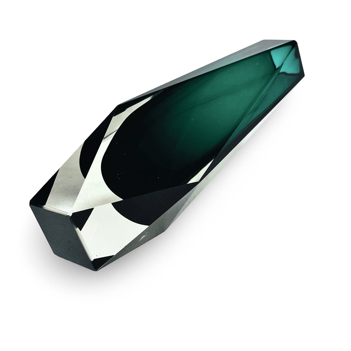 Murano Sommerso-Vase liegend, Blick auf Standfläche und grünen Kern im dicken Klarglas
