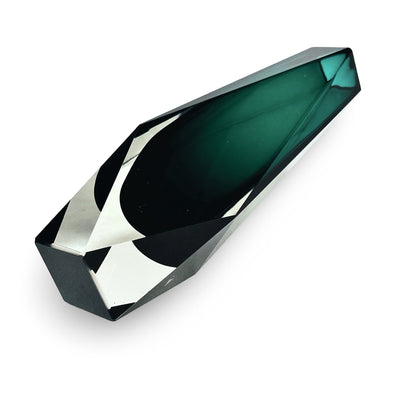 Murano Sommerso-Vase liegend, Blick auf Standfläche und grünen Kern im dicken Klarglas