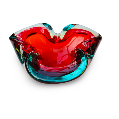 Gesamtansicht der Murano-Sommerso-Geode-Schale mit rubinrotem Kern und türkisgrünem Glasrand