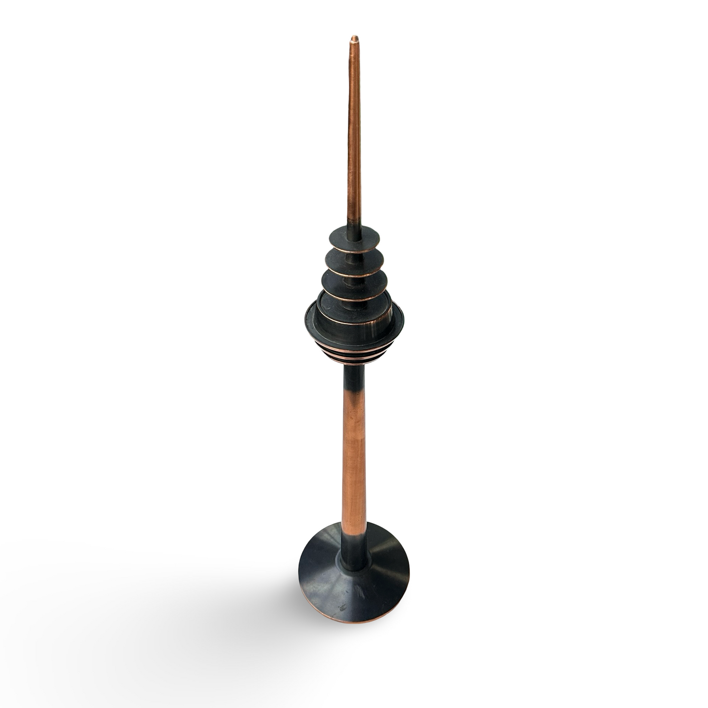 Fernsehturm-Skulptur, gedrechseltes Kupfer brüniert, 55 cm, 1960er