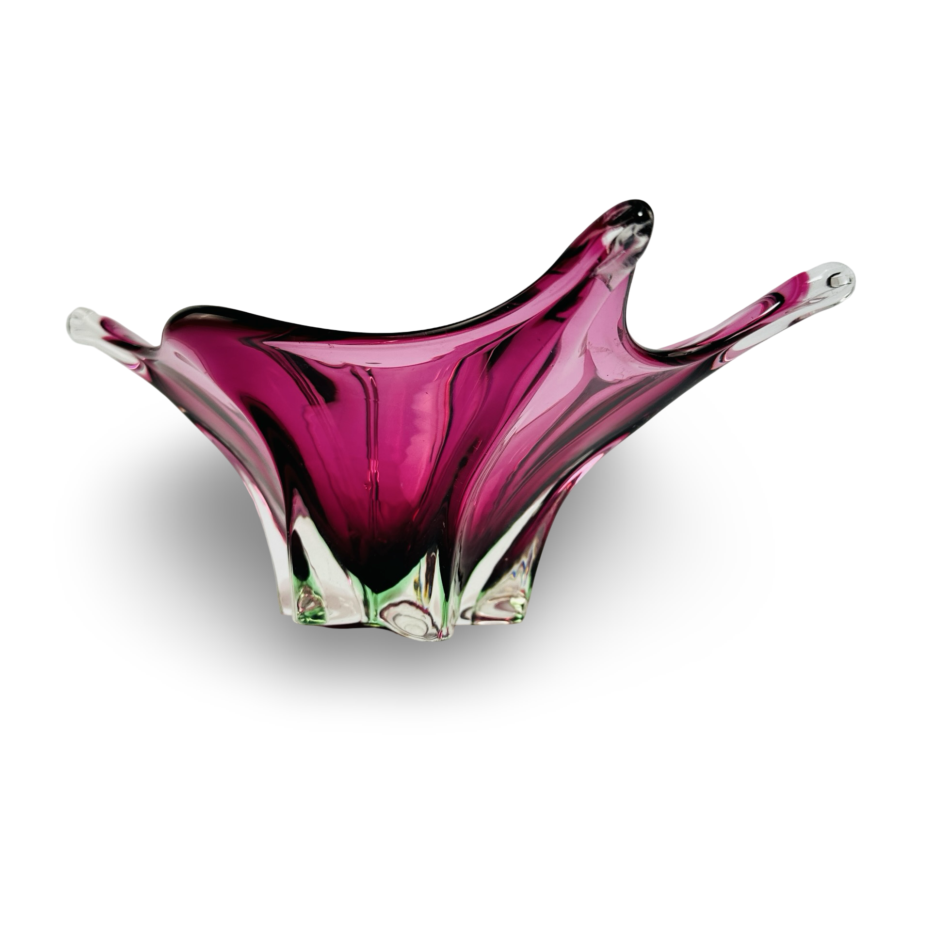 Chřibská Cranberry-Pink Sommerso-Schale mit vier klaren Kristallzipfeln und grünem Fußakzent, 1960er Vintage Kunstglas