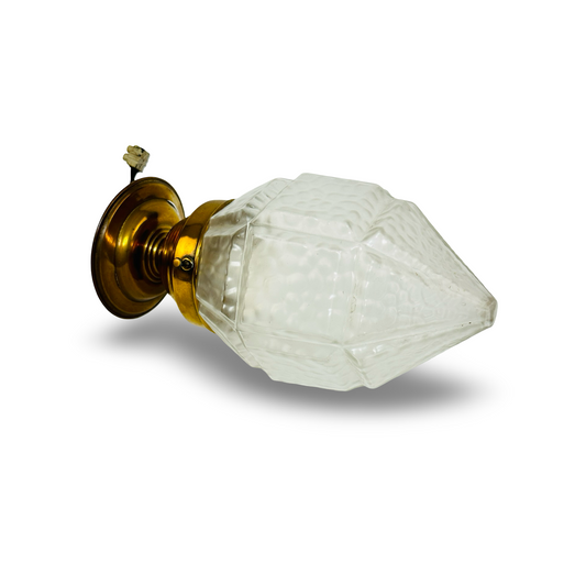 Art Déco Deckenlampe mit facettiertem mattiertem Eisglas-Tropfenschirm und Messingfassung aus den 1920er/30er Jahren