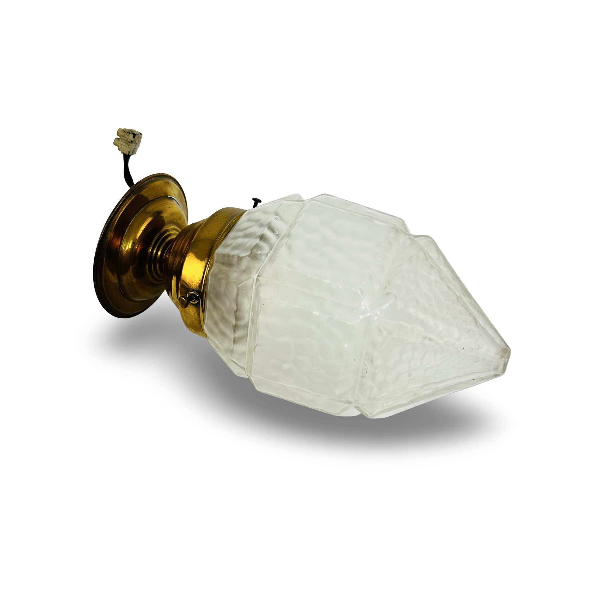 Art Déco Deckenlampe mit facettiertem Tropfenschirm aus mattiertem Eisglas und Messingfassung aus den 1920er/30er Jahren