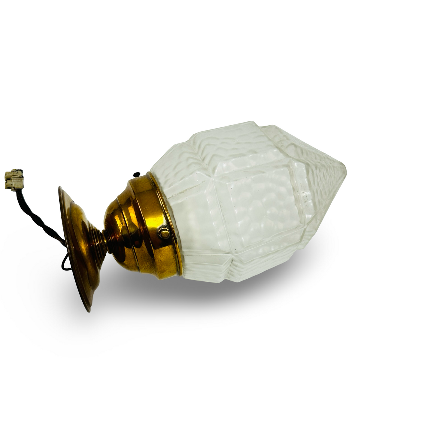 Art Déco Deckenlampe mit facettiertem Tropfenschirm aus mattiertem Eisglas und Messingfassung aus den 1920er/30er Jahren