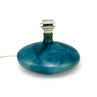 Keramikfuß der Tischlampe ohne Schirm mit sichtbarer Fassung und türkisfarbener Laufglasur