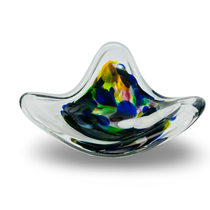 Gesamtansicht der dreieckigen Murano-Tutti-Frutti-Schale mit bunten Glaseinschlüssen, 1960er