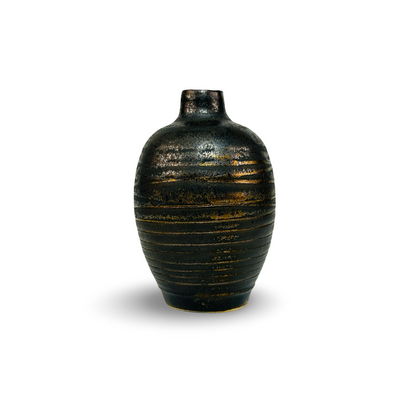 Seitenansicht der kleinen Vase mit schlankem Hals und dunkel schimmernder Bronze-Glasur, 1970er