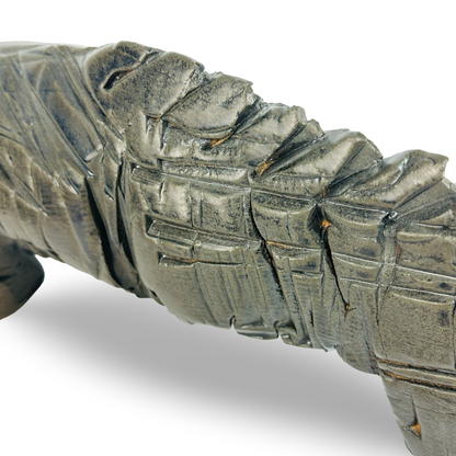 Unterseite der keramischen Rhinozeros-Skulptur mit unglasierter Standfläche und Signatur Mosset