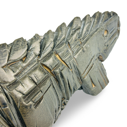 Gesamtansicht von schräg hinten auf das Rhinozeros aus Grès mit tiefblauer Ascheglasur