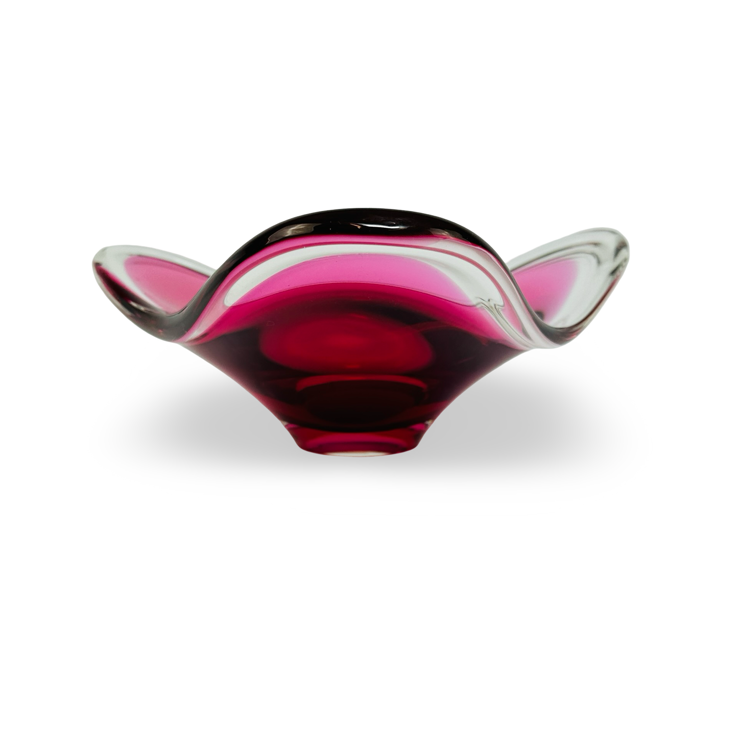 Sommerso-Dreieckschale aus Cranberry-Kristallglas mit asymmetrischen Spitzen, Josef Hospodka, 1960er Jahre