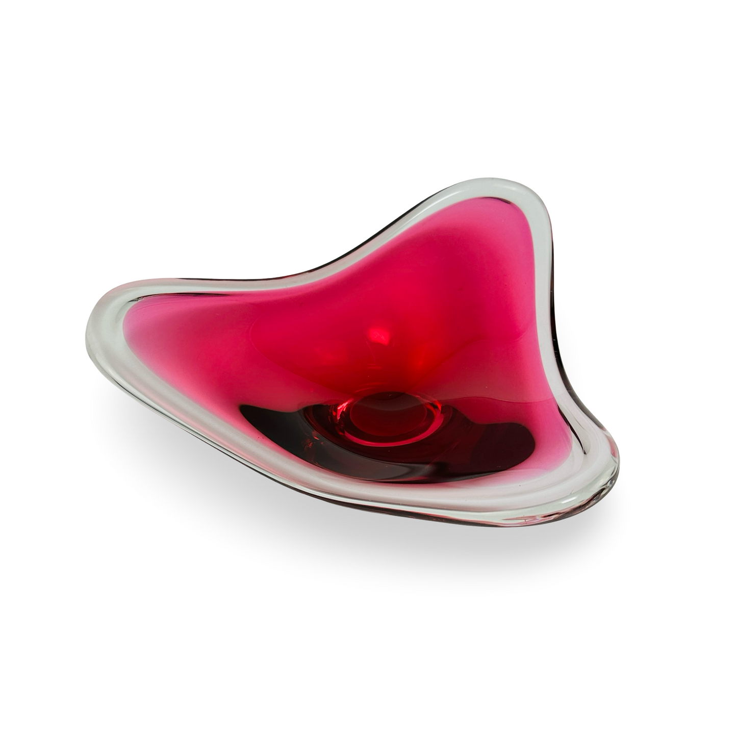 Sommerso-Dreieckschale aus Glas in Cranberry-Rot mit drei Spitzen von Josef Hospodka, 1960er Jahre