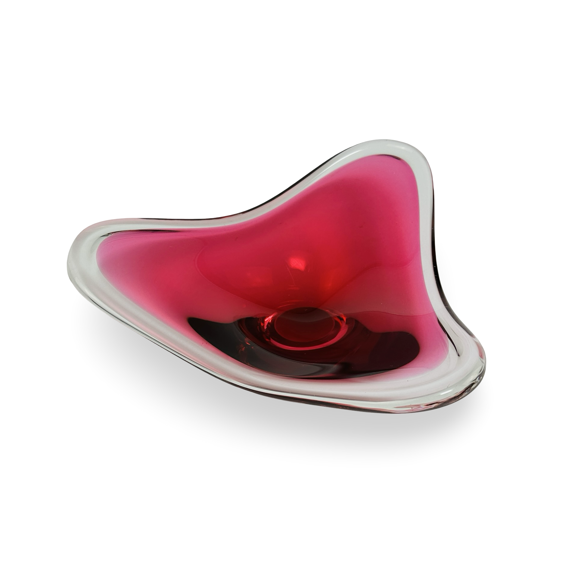 Sommerso-Dreieckschale aus Glas in Cranberry-Rot mit drei Spitzen von Josef Hospodka, 1960er Jahre