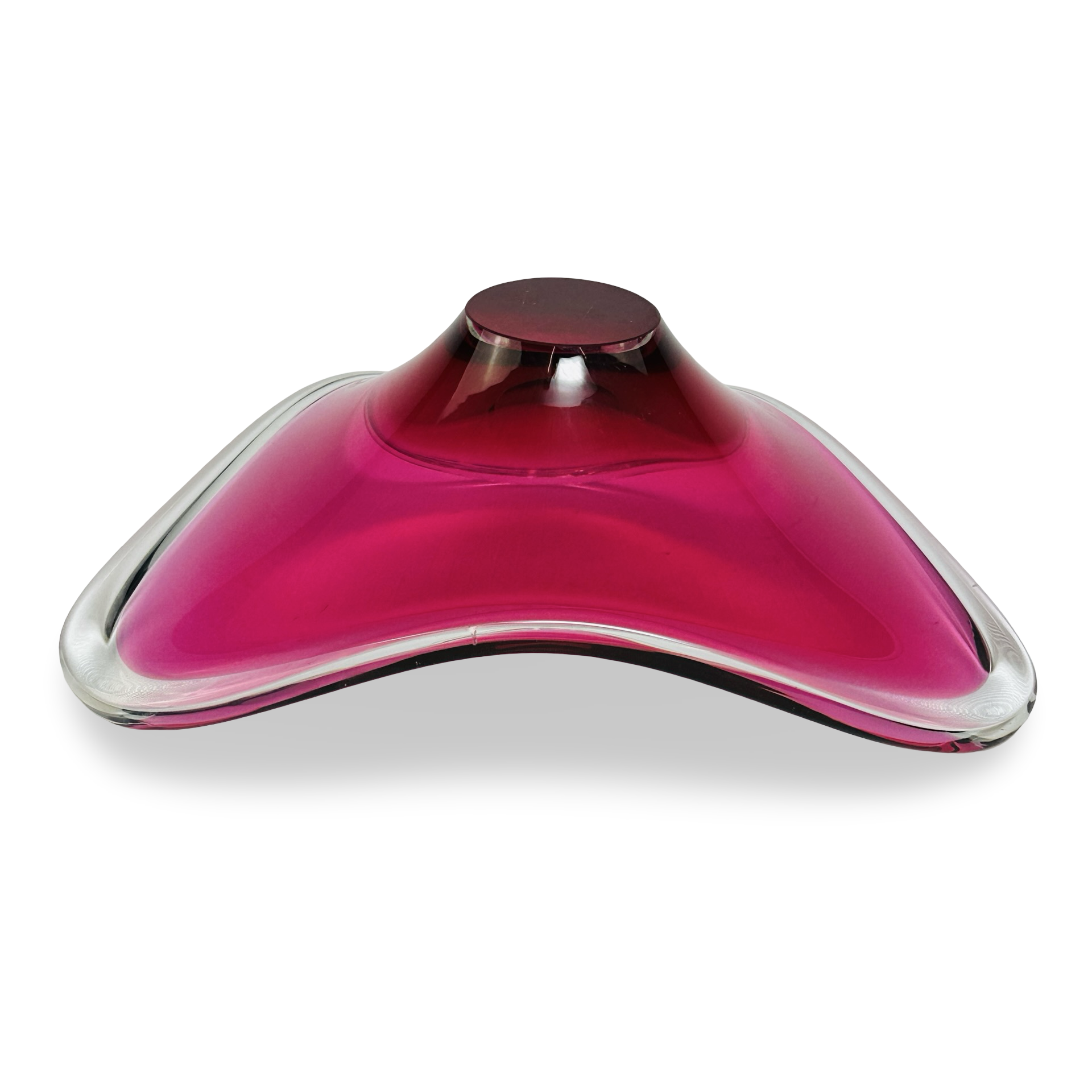 Sommerso-Dreieckschale aus Cranberry-Glas mit dreifach ausgezogenen Spitzen von Josef Hospodka, 1960er, skulpturale handgeblasene Glaskunst