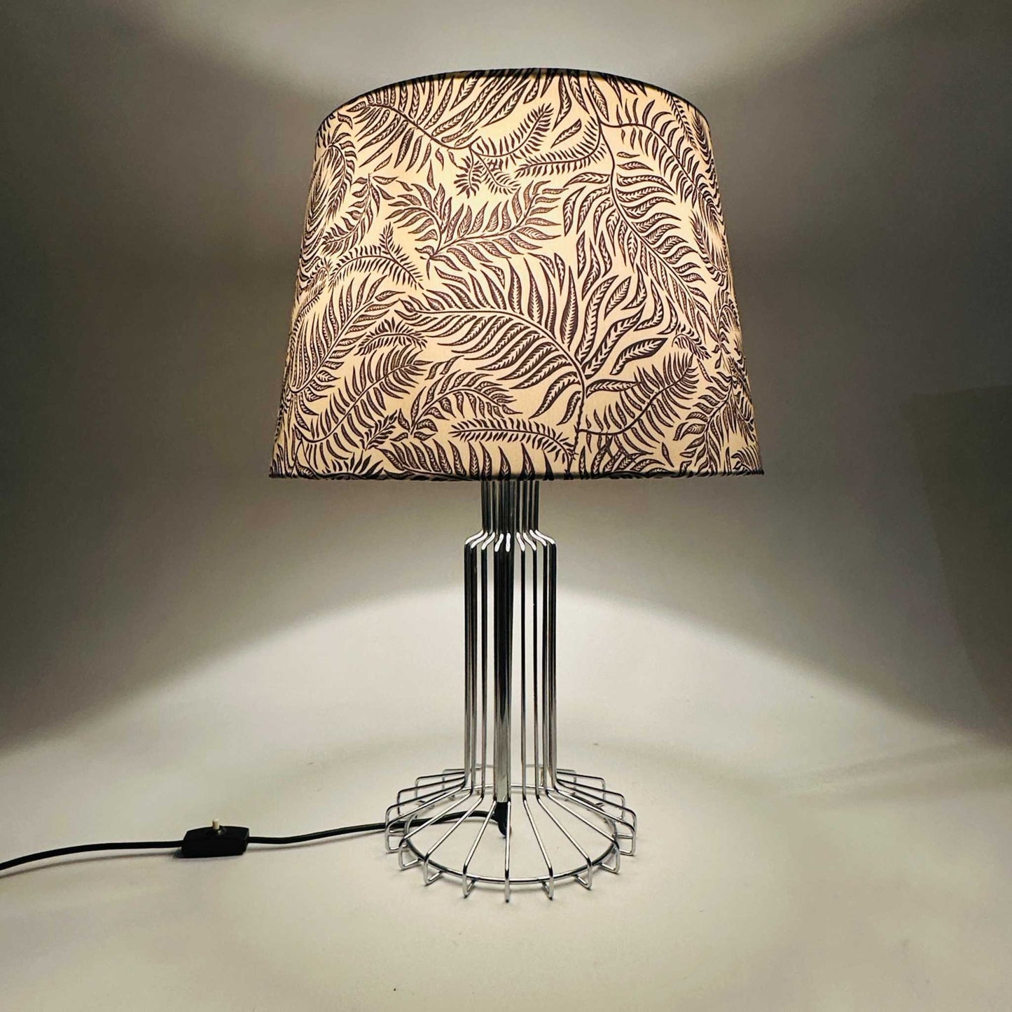 Chrom-Draht-Käfig Tischlampe im Space Age Stil der 1970er Jahre mit skulpturalem verchromtem Drahtgestell