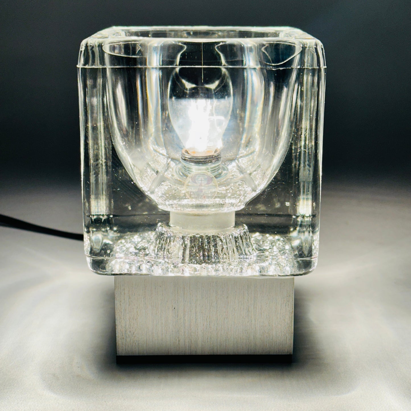 Peill & Putzler Ice Cube TA 14 Tischleuchte aus Kristallglas auf Aluminium-Sockel, deutscher Mid-Century Design Klassiker der 1970er Jahre