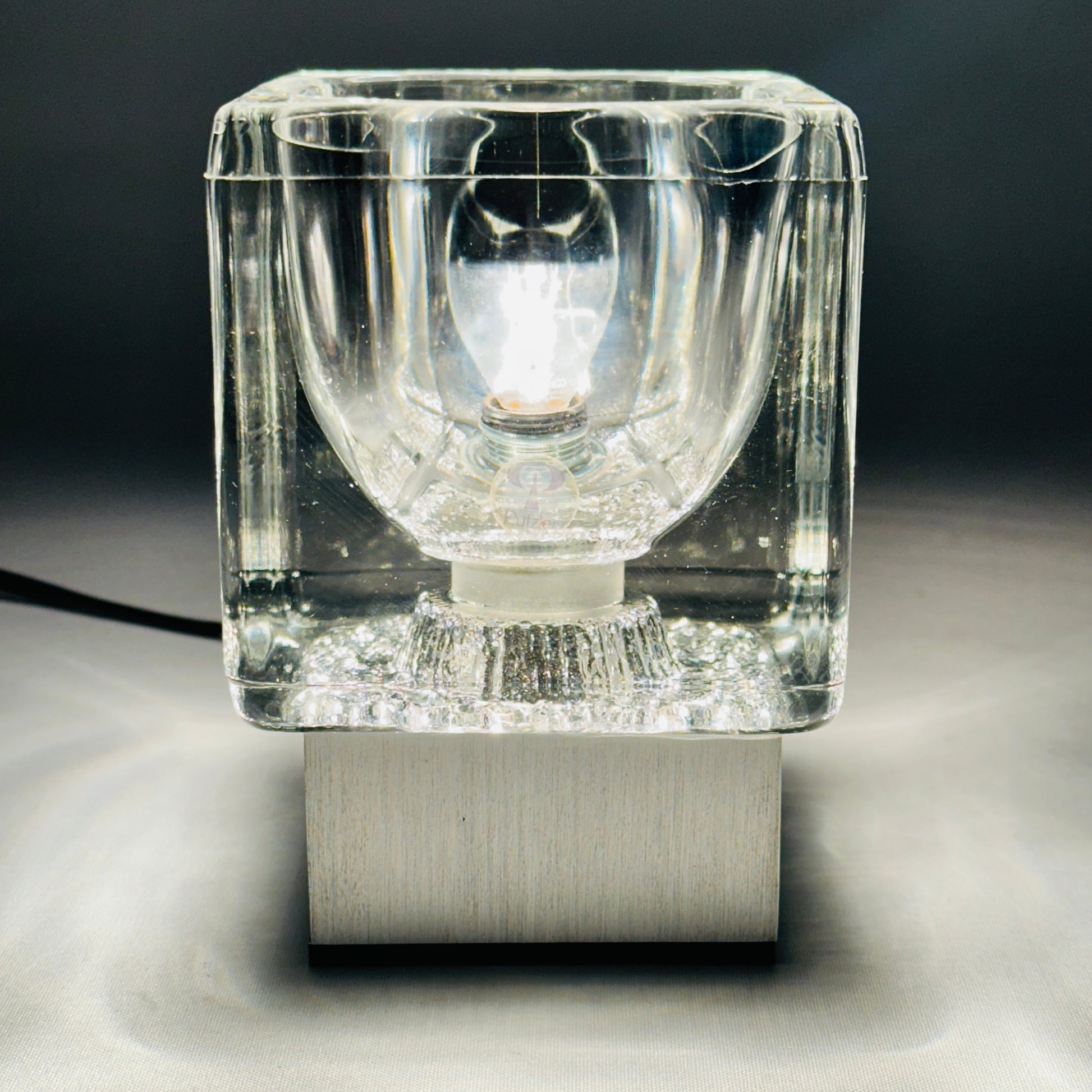 Peill & Putzler Ice Cube TA 14 Tischleuchte aus Kristallglas auf Aluminium-Sockel, deutscher Mid-Century Design Klassiker der 1970er Jahre