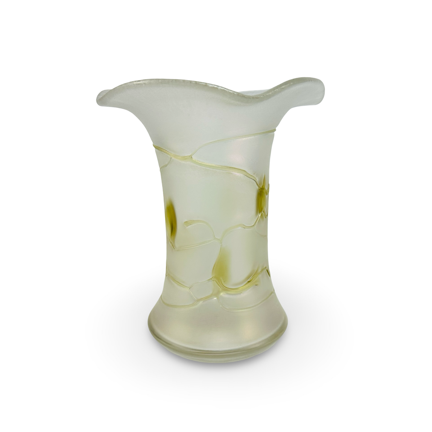 Böhmische Jugendstil-Trompetenvase aus satiniertem Glas mit Fadenauflage und Blütenapplikationen