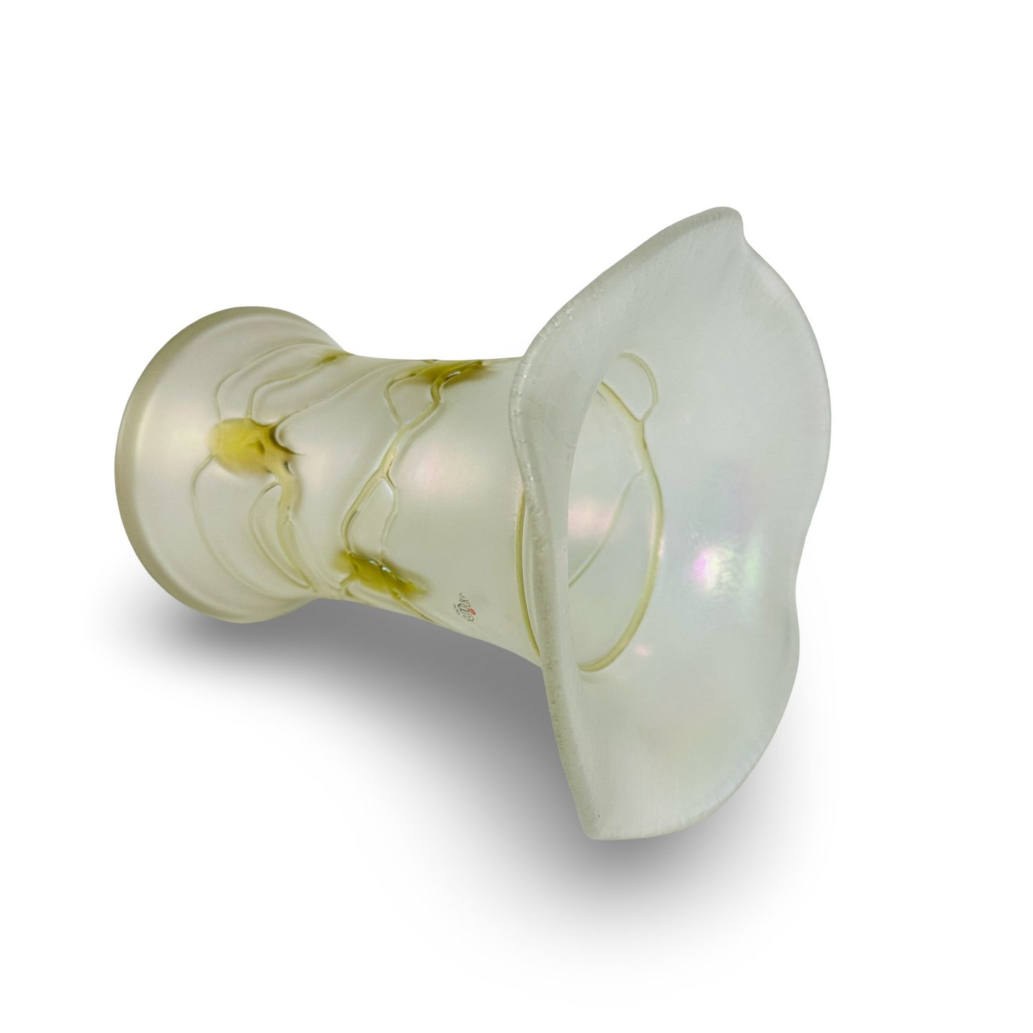 Böhmische Jugendstil-Trompetenvase aus satiniertem Glas mit Fadenauflage und Blütenapplikationen