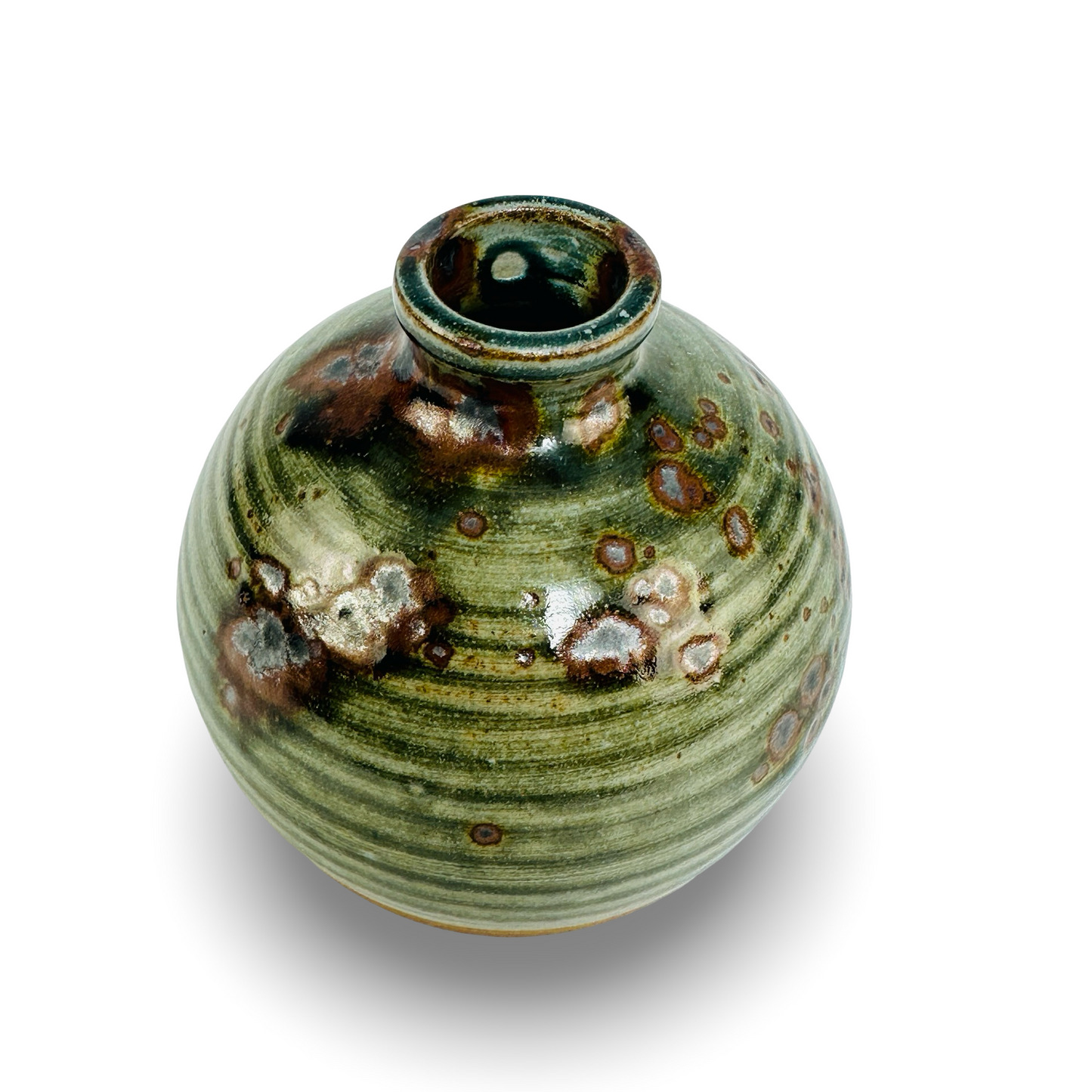 Kleine Studiokeramik-Kugelvase mit grüner Ascheglasur und Eisenspeck in Leach-Hamada-Tradition, signiert