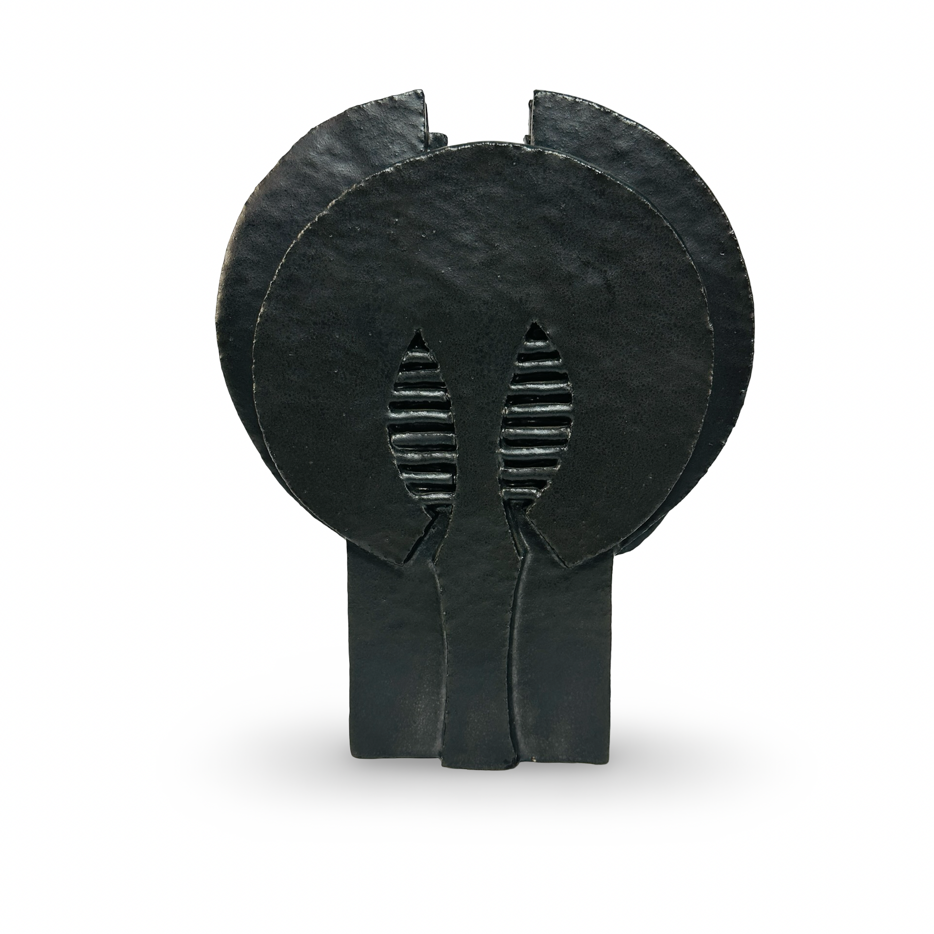 Abstrakte Studiokeramik-Skulptur schwarz glasiert mit kreisrunden Scheiben und feinen Lamellenstruktur aus Belgien 1970er Jahre