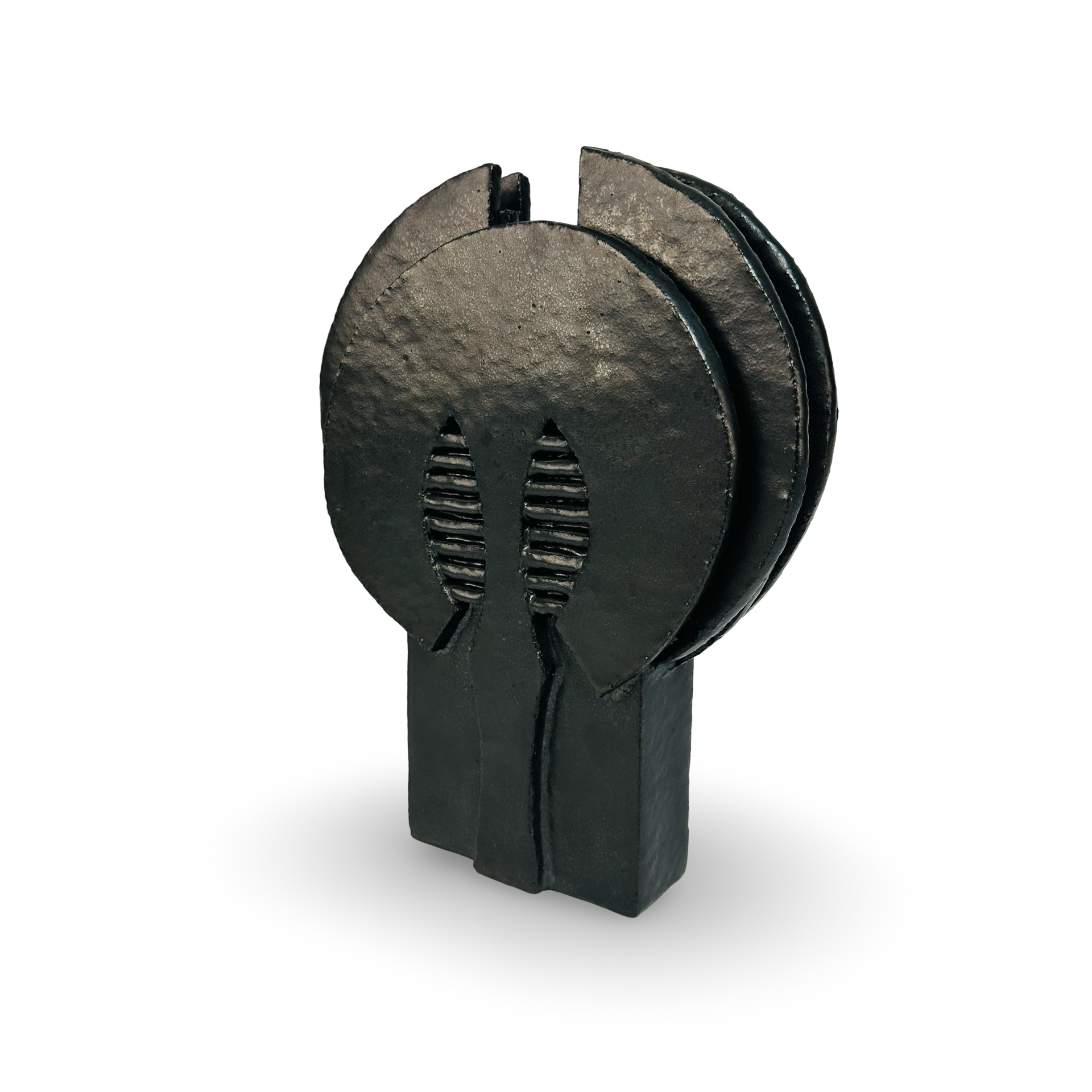 Schwarze abstrakte Studiokeramik-Skulptur mit kreisrunden, blattförmigen Einschnitten, 1970er Belgien, Perignem-Stil