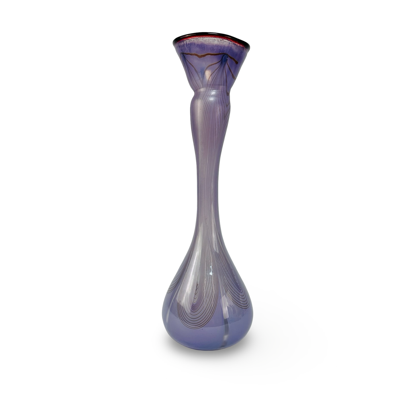 Erwin Eisch Studioglas-Vase irisierend mit Federzug-Dekor, signiert „Eisch 80“, Frauenau 1980, lilafarbener Glasvase mit trichterförmiger Mündung und zart schimmerndem Lüster