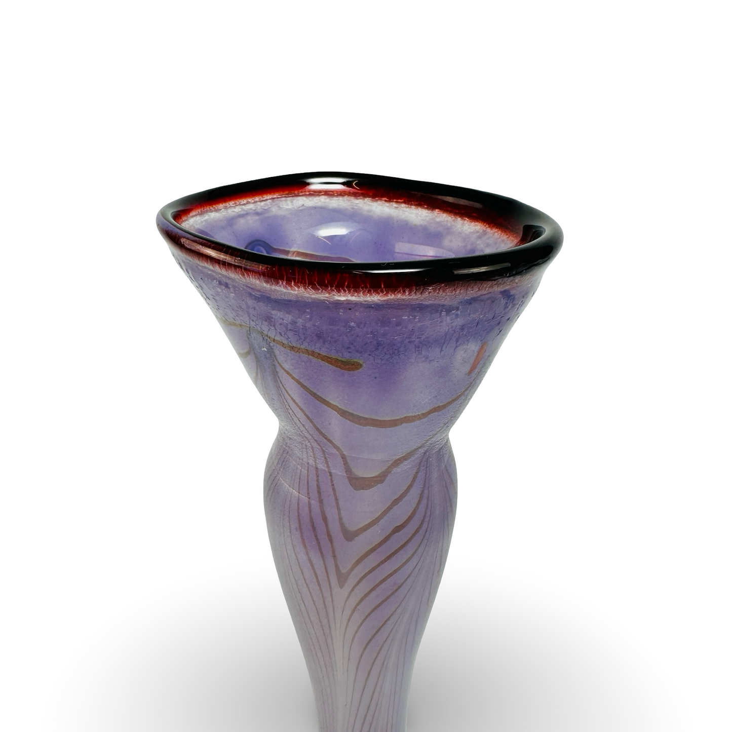 Erwin Eisch Studioglas-Vase von 1980 mit irisierendem lilafarbenem Federzug-Dekor und rotem Mündungsrand