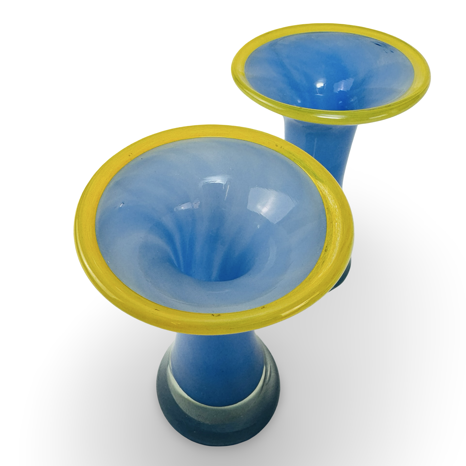 Paar Solifleurvasen aus blauem Opalglas mit gelbem Rand, mundgeblasen, 1960er Jahre