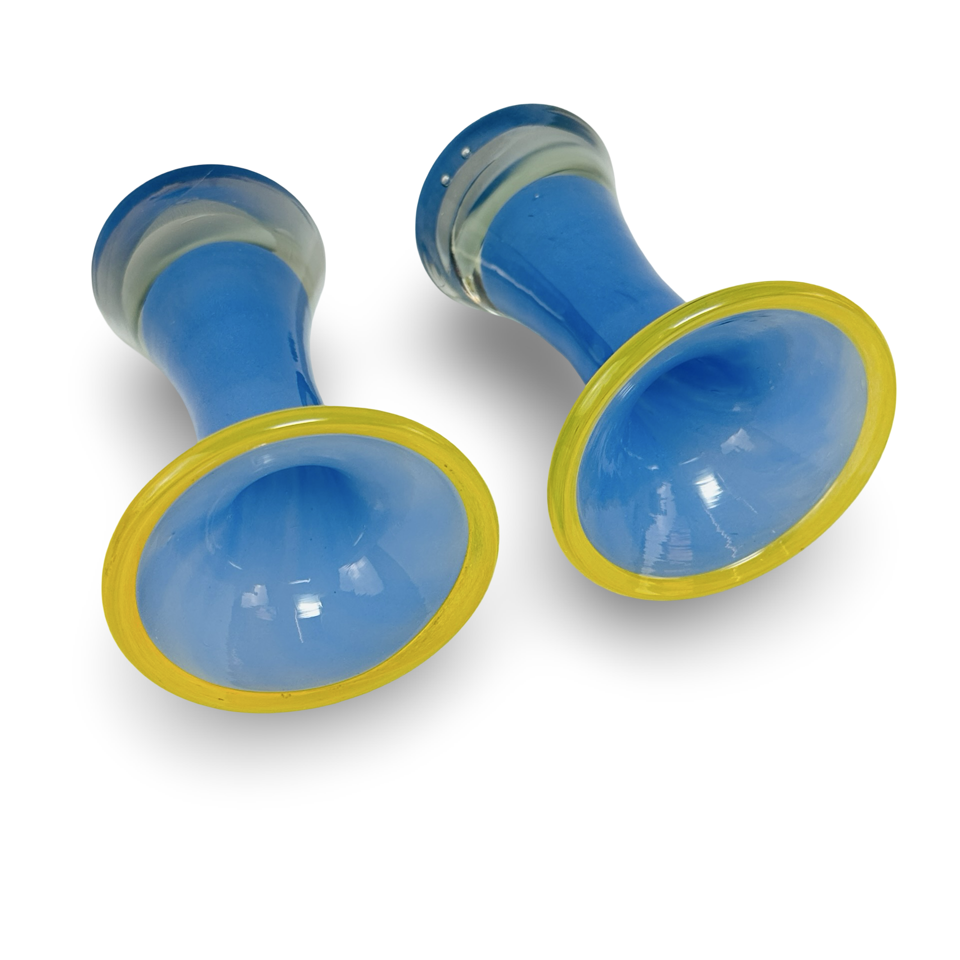 Paar mundgeblasener Solifleurvasen aus blauem Opalglas mit gelber Randauflage, 1960er/70er Jahre