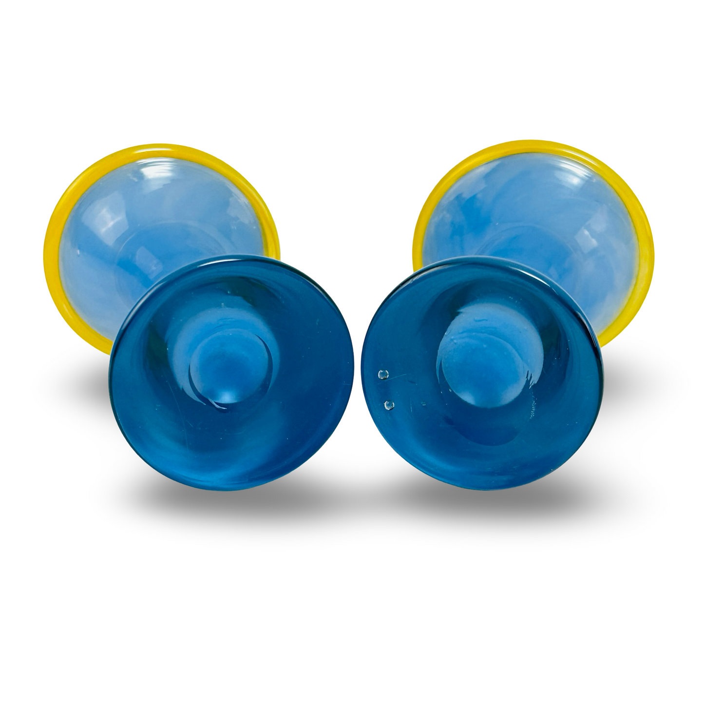 Paar mundgeblasene Solifleurvasen aus blauem Opalglas mit gelbem Rand, 1960er Jahre