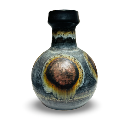 Vintage Dümler & Breiden Flaschenvase 1056/26, Frontansicht mit Kupfer-Medaillon, Schwarz-Grau, freigestellt