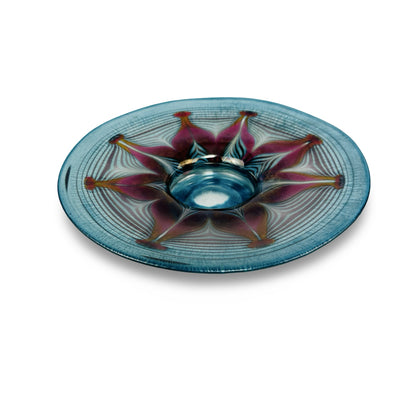 Schrägansicht der irisierenden Eisch Glasschale mit Sterndekor und vertieftem Spiegel, Ø 31 cm