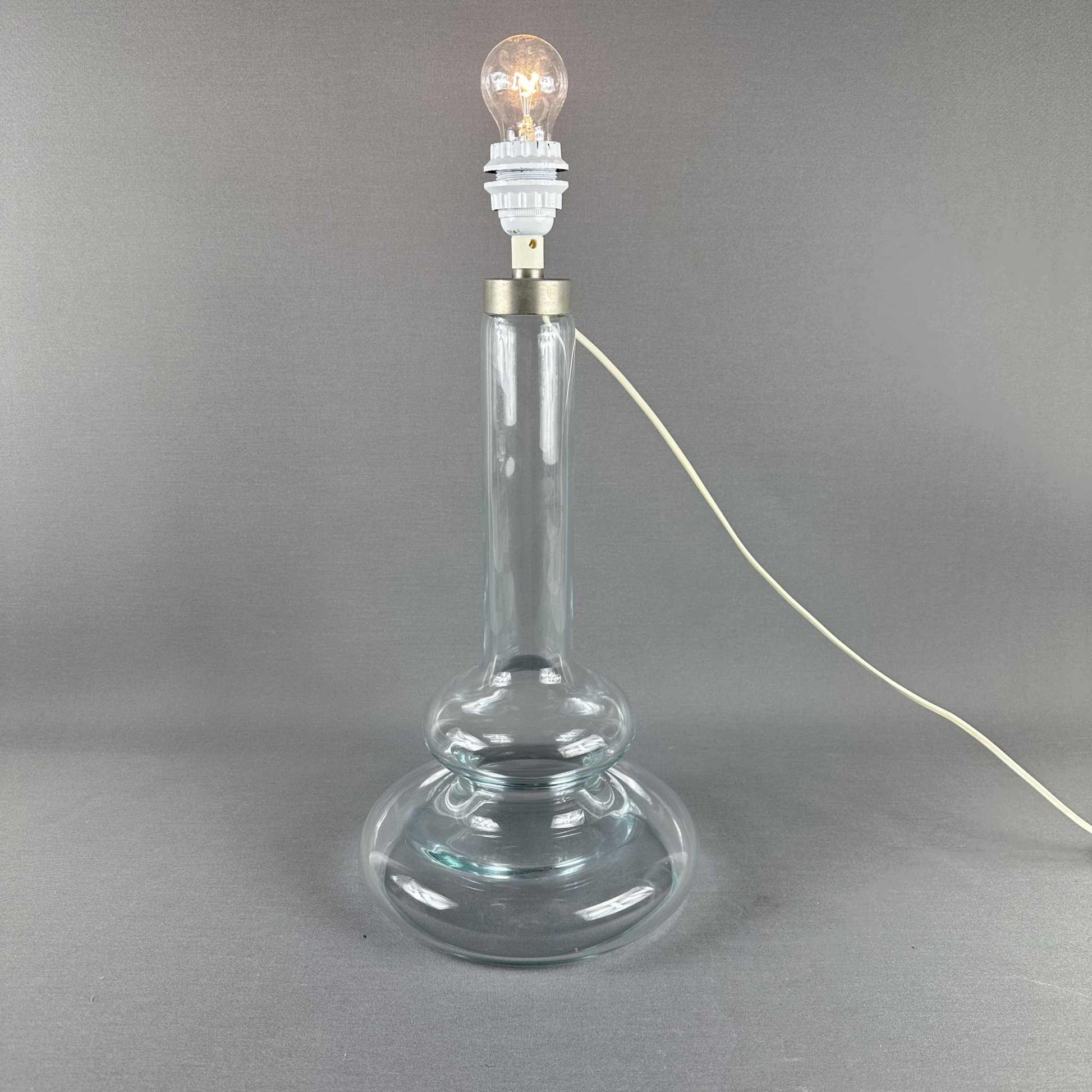 Holmegaard Glas Tischleuchte von Hsin-Lung Lin 1978 aus mundgeblasenem Klarglas mit modernem Space Age Design