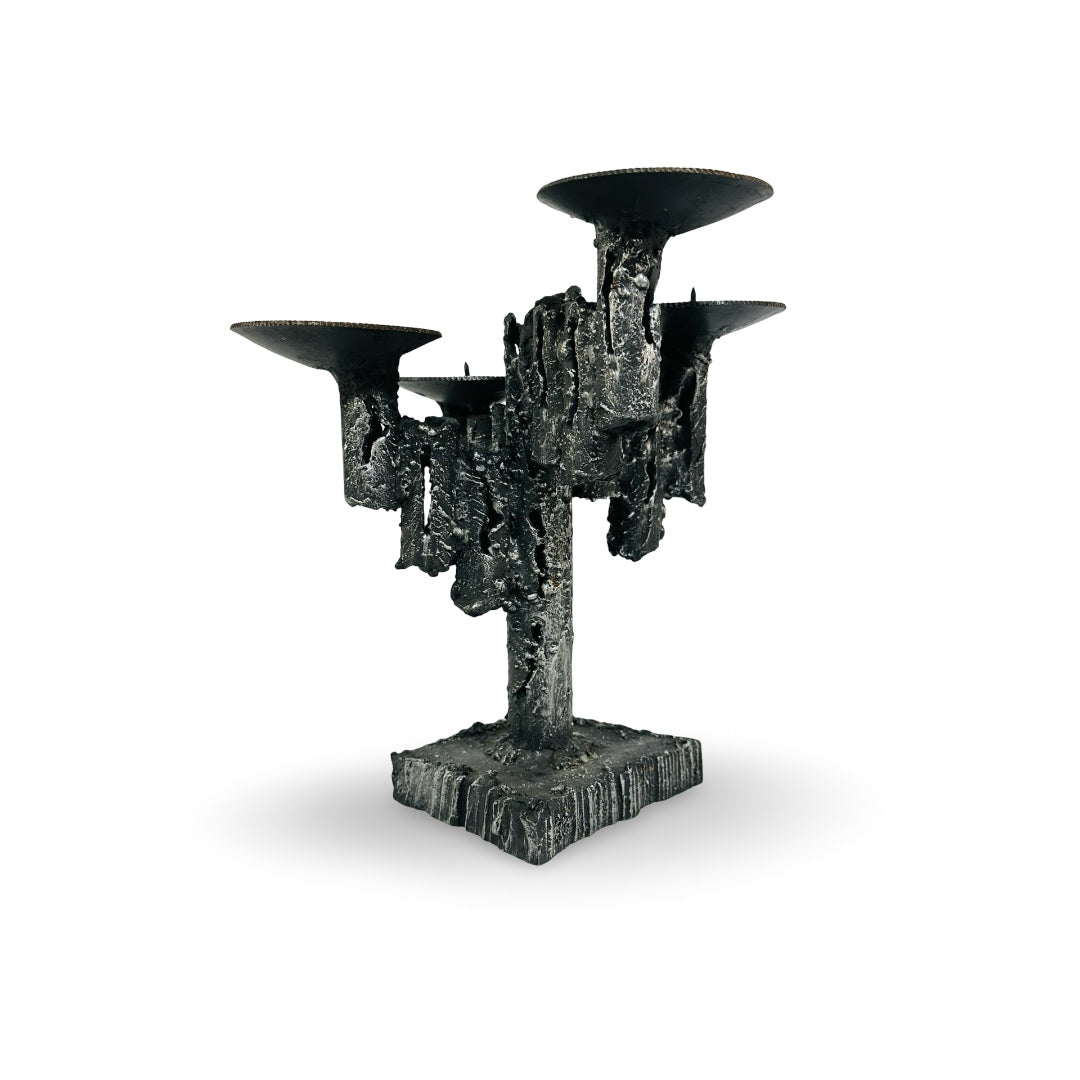 Brutalistischer Metall-Kerzenhalter, Vintage 70er Jahre – Dreiviertelansicht