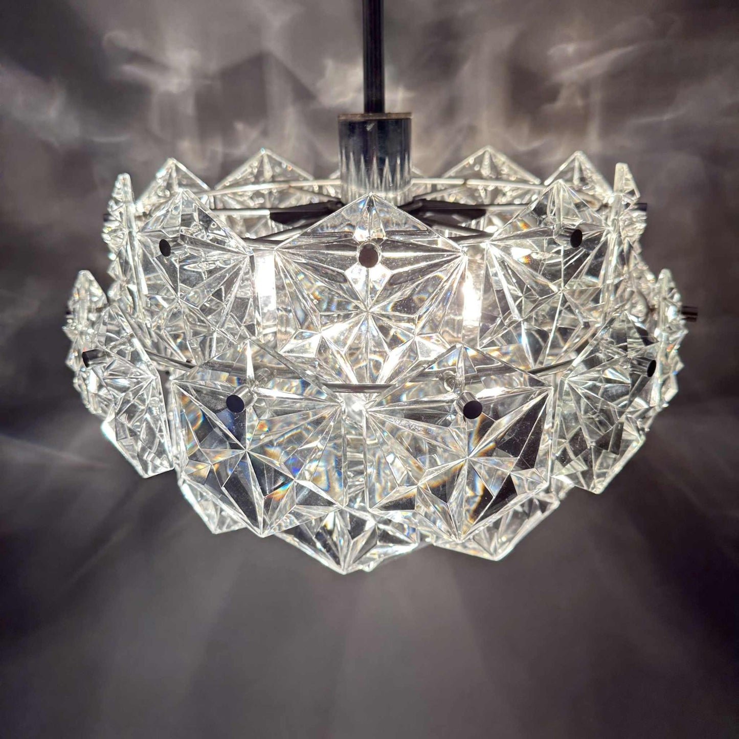 Kinkeldey silberner Kronleuchter mit Kristallglas aus den 70er Jahren, verchromtes Metall, 4-stufig, vintage Design