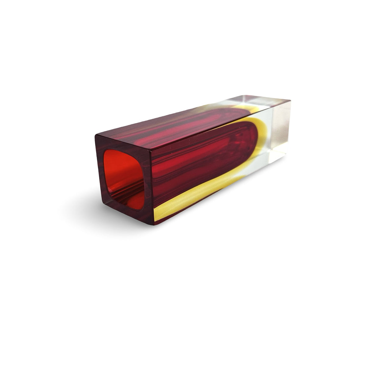 Vase Murano couché avec vue dans l'ouverture carrée et le cœur rouge rubis