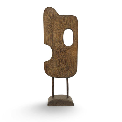 Mid-Century abstrakte Holzskulptur aus Wenge auf Sockel – Frontalansicht, freigestellt