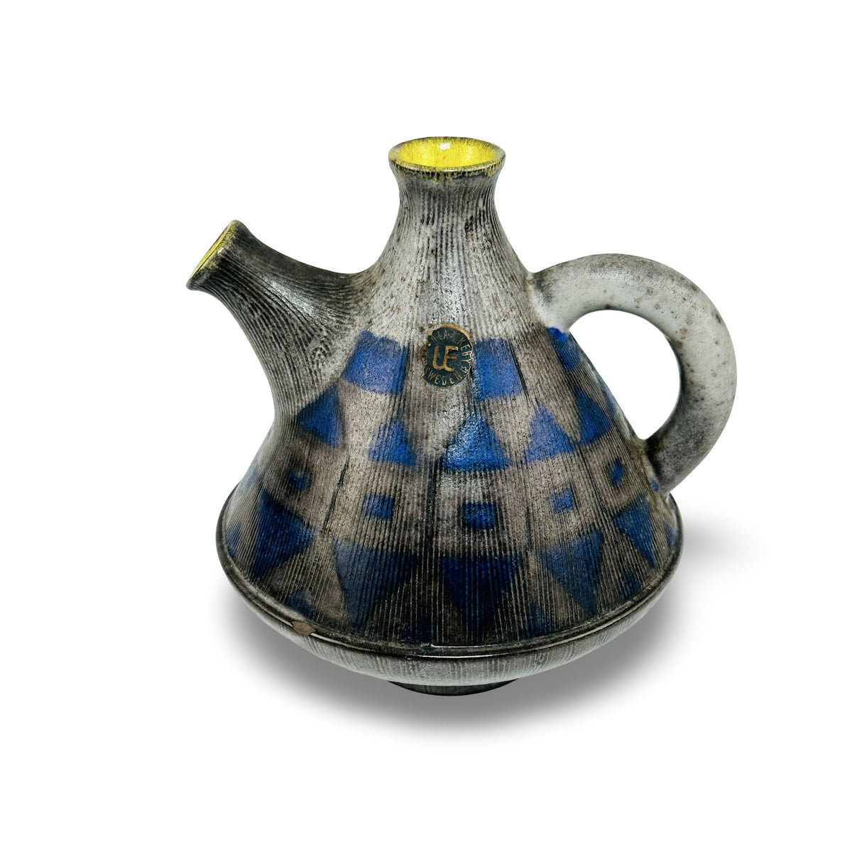 Hjördis Oldfors Krug, Seitenansicht mit Henkel rechts und Originaletikett