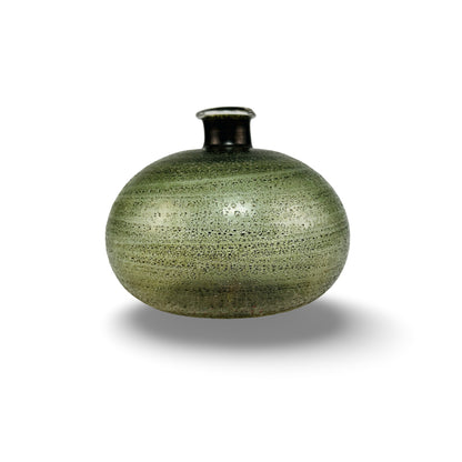 Grüne Studioglas Vase mit Spiraldekor und Luftblasen, bauchige Form, Seitenansicht