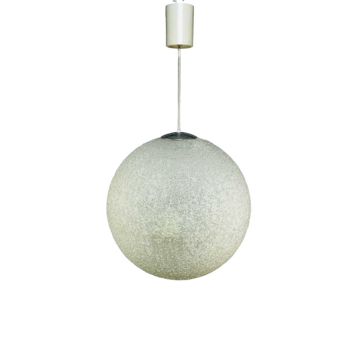 Vintage XL Zuckerlampe, Space Age Pendelleuchte mit Granulat-Kugel Ø 55 cm und weißem Baldachin, 1970er, Frontansicht